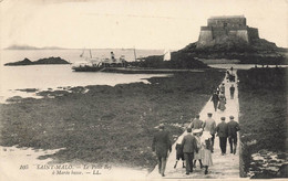 St Malo * Le Petit Bey à Marée Basse * Promeneurs - Saint Malo