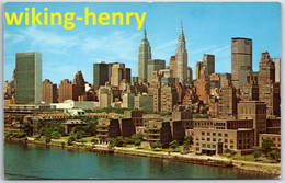 New York City Midtown Manhattan Skyline - Looking Across Welfare Island And The East River - Cafés, Hôtels & Restaurants