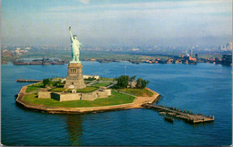 New York City Statue Of Liberty On Liberty Island - Estatua De La Libertad