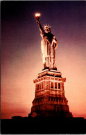 New York City Statue Of Liberty At Night - Statua Della Libertà