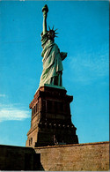 New York City Statue Of Liberty At Night - Statue De La Liberté