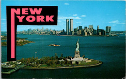 New York City Statue Of Liberty With Manhattan In Background Showing World Trade Center Twin Towers - Statua Della Libertà