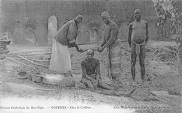 Afrique - NIGERIA - Onitsha - Chez Le Coiffeur - Mission Catholique Du Bas-Niger - Nigeria