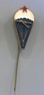 Parachutting - Yugoslavia, Vintage Pin Badge Abzeichen - Fallschirmspringen