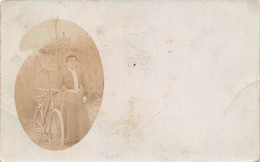 ¤¤   -   Carte-Photo D'une Femme Avec Un Vélo En 1905  -  Bicyclette   -   ¤¤ - Autres & Non Classés