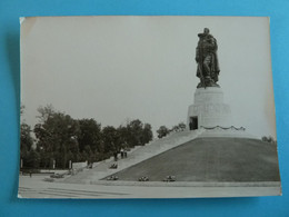 BERLIN TREPTOW SOWJETISCHES EHRENMAL - Treptow