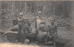 Afrique - GABON - Une Famille Pahouine - Gabon