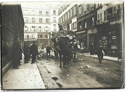 PARIS - La Grèves Des Boueux - Voiture D'enlèvement D'ordures Accompagnée Par Un Agent Et Garde Municipal -Vue Très Rare - Unclassified