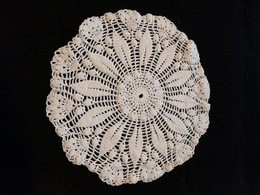 Napperon  En Dentelle Au Crochet - Kant En Stoffen