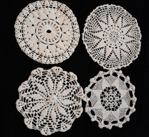 Lot De 4 Napperons  En Dentelle Au Crochet - Kant En Stoffen