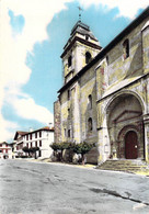 64 - Urrugne - L'Eglise (XVIe Siècle) Et Ses Maisons Basques - Urrugne