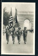 Guerre 1939/45 - Libération De Paris - Les Drapeaux Américains Au Défilé  - F 173 - War 1939-45