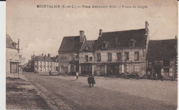 COURTALAIN (28) - Place Alexandre Rillé Et Route De Cloyes - Café, Boulangerie - état Correct - Courtalain