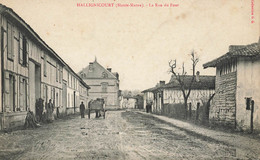 Hallignicourt * La Rue Du Four * Villageois - Autres & Non Classés