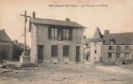 Beignon * Place * Le Calvaire Et La Poste * Ptt - Andere & Zonder Classificatie