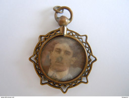 Oude Hanger Voor Foto Ancien Pendentif Porte Photo Bronze Brons Diam. 3 Cm Hauteur 5 Cm - Pendentifs