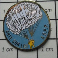 3119 Pin's Pins / Beau Et Rare /  SPORTS / PARACHUTISME ARTE SUR LOT ASPP PARACHUTE - Fallschirmspringen