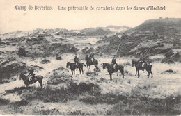 MILITARIAT - Camp De Beverloo - Une Patrouille De Cavalerie Dans Les Dunes D'Hechtel - Carte Postale Ancienne - Casernas