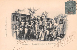 Afrique - GUINEE Française - Conakry - Groupes D'ouvriers Et D'ouvrières - Nu - Précurseur Voyagé 1903 (voir 2 Scans) - Guinée Française