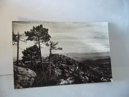 UN VILLAGE DES MAURES LA GARDE FREINET 83 VAR 31. PERSPECTIVE SUR LA CHAINE DES ALPES VUE DE LA CROIX CPSM FORMAT CPA - La Garde