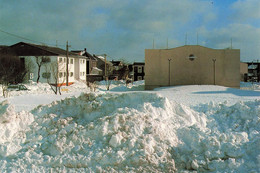 SAINT-PIERRE Et MIQUELON - Place Richard Briand Et Fronton Du Zazpiak-Bat En Hiver - Briand éd. 11-83 149-69 - Saint-Pierre-et-Miquelon