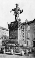 CHATEAUNEUF De RANDON - 48 - Lozère - Statue Duguesclin - D08 - Chateauneuf De Randon