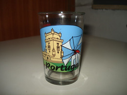 O6 ( 18 ) / Verre Moutarde Décors Pays  " Le Portugal " - Vasos