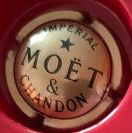 CAPSULE DE CHAMPAGNE MOET & CHANDON  N° 230d - Moet Et Chandon