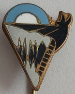 Alpinism, MOUNTAINEERING CLIMBING MOUNTAIN Yugoslavia PIN  C/1 - Alpinismus, Bergsteigen