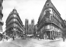 Belgique - Bruxelles -La Rue Et L'Eglise Sainte-Gudule - Avenidas, Bulevares