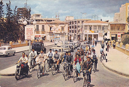 NICOSIA CYCLISTS IN METAXAS SQUARE, BIKE, CAR, PEOPLE - Chypre