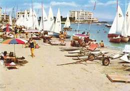 FAMAGUSTA BEACH, BOATS, PEOPLE - Chypre