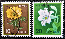 Japon 1982 Definitive Issue - Flowers    Stampworld N°   1507 Et 1508 - Usati