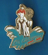 PIN'S //  ** GARDIAN À CHEVAL EN CAMARGUE ** - Feria