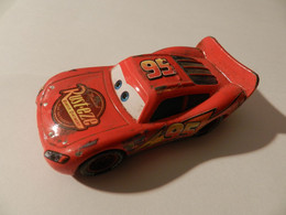 Disney Cars  95 LMC Queen (lengte 75mm)    *** 3715   *** - Other & Unclassified