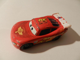 Disney Cars  95 LMC Queen (lengte 75mm)    *** 3725   *** - Andere & Zonder Classificatie