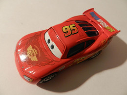 Disney Cars  95 LMC Queen (lengte 75mm)    *** 3770   *** - Altri & Non Classificati