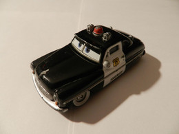 Disney Cars  Sheriff (lengte 85mm)    *** 3767   *** - Other & Unclassified