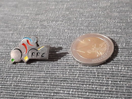 PIN'S PINS CYCLE VELO CYCLISME FEDERATION FRANCAISE FFC - Radsport