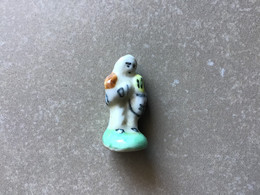 Delcampe - Fève Ancienne Homme Au Pain  CRECHE SANTONS Avant 1990 - Santons