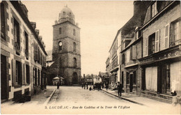 CPA LOUDEAC Rue De Cadelac Et La Tour De L'Eglise (1296176) - Loudéac