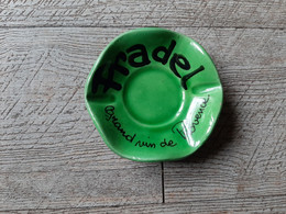 Cendrier Publicitaire Pradel Grand Vin De Provence Céramique Neveu Yves - Ashtrays