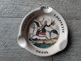 Cendrier Publicitaire Magasin Geleries Lafayette Paris Porcelaine Sarreguemines Cheval - Ashtrays