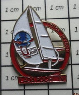 512d Pin's Pins / Beau Et Rare / THEME : SPORTS / VOILE VOILIER LADA POCH IV LOICK PEYRON TRIMARA - Voile