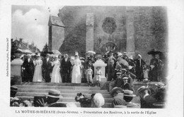 LA MOTHE-SAINT-HERAY PRESENTATION DES ROSIERES A LA SORTIE DE L'EGLISE ( FAUTE D'ORTHOGRAPHE EN LEGENDE SAINT-HERAYE ) - La Mothe Saint Heray