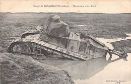 MILITARIAT - CAMP DE COËTQUIDAN - Manoeuvre D'un Tank - Carte Postale Ancienne - Casernas