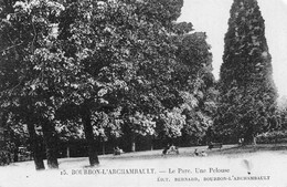 Bourbon L' Archambault - Le Parc , Une Pelouse - Bourbon L'Archambault