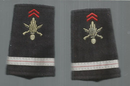 Militaria, Passant D'épaule, Grade ,lot De 2 ,  Frais Fr 2.00 E - Patches