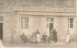 Ste Radégonde * Carte Photo * Le Restaurant De La Ville , Tenu Par HERIVA... ? , Billard Jeu De Boule * Villageois - Other & Unclassified