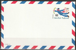 UNO New York 1982  Ganzsache Luftpostkarte Mi-Nr. LP 12 Briefträger Mit Olivenzweig Ungebraucht  (  D 2359 ) - Luchtpost